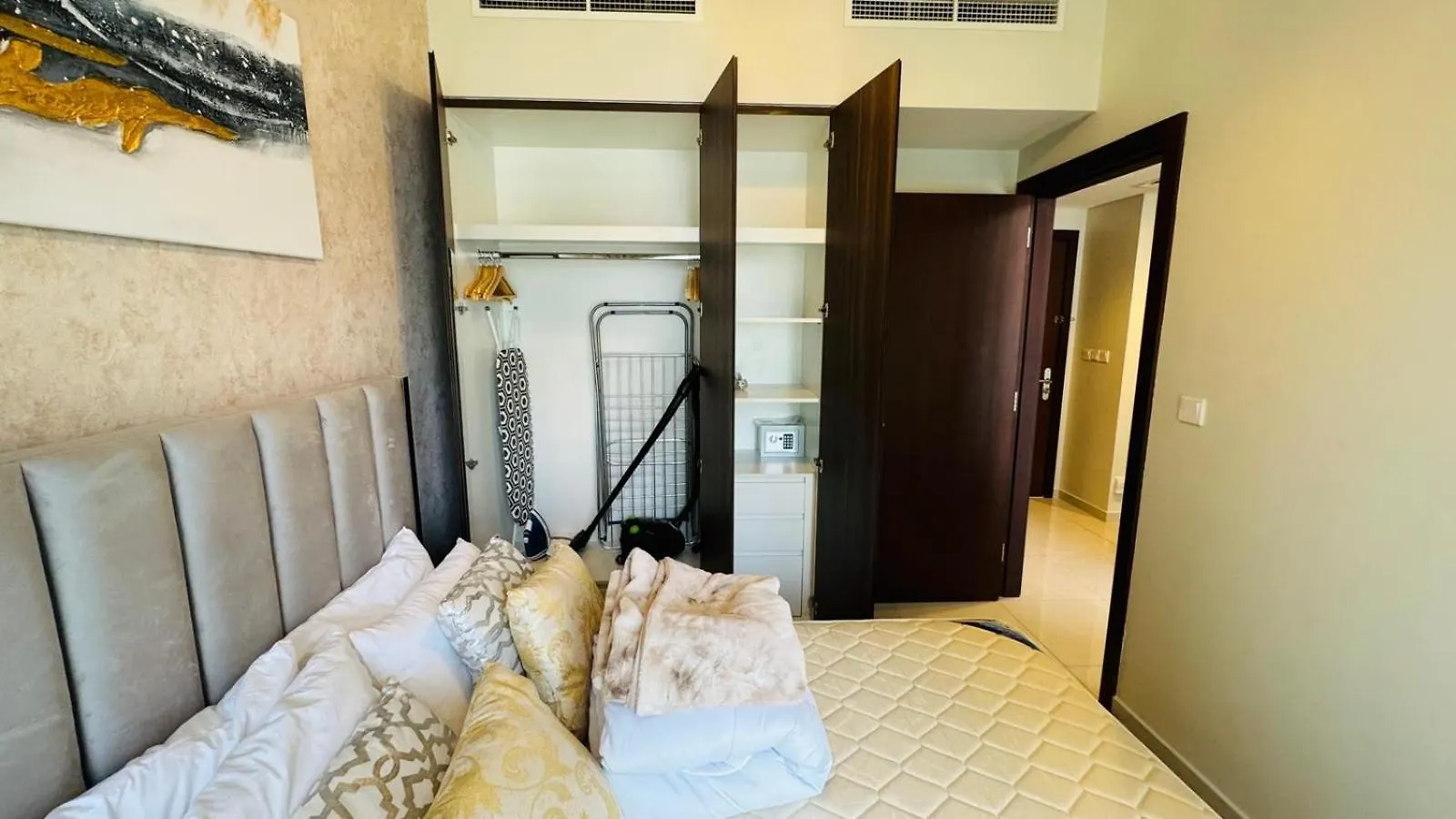 Beautiful Apartment In Damac Reva Residence With Balcony In A Vibrant Area Of Central Downtown Dubai
