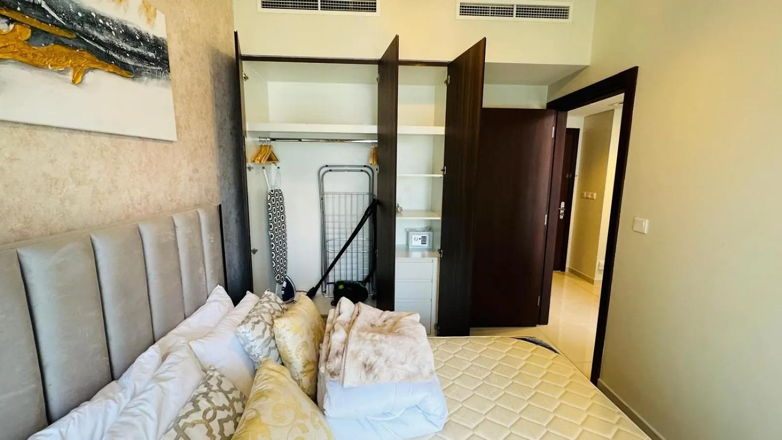 Beautiful Apartment In Damac Reva Residence With Balcony In A Vibrant Area Of Central Downtown Dubai United Arab Emirates