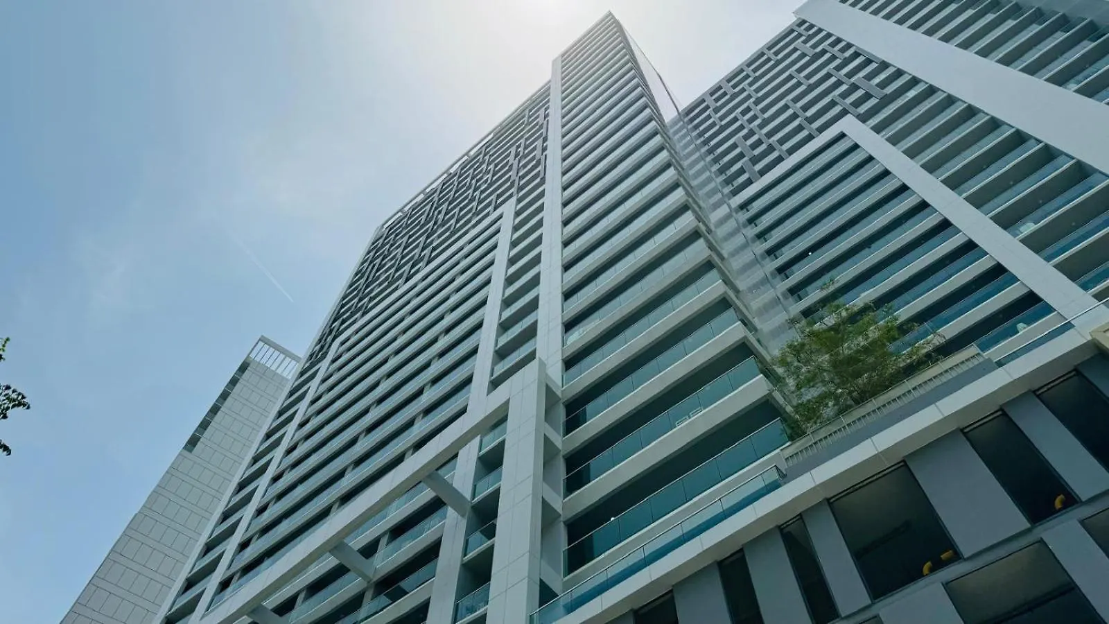 Beautiful Apartment In Damac Reva Residence With Balcony In A Vibrant Area Of Central Downtown Dubaj