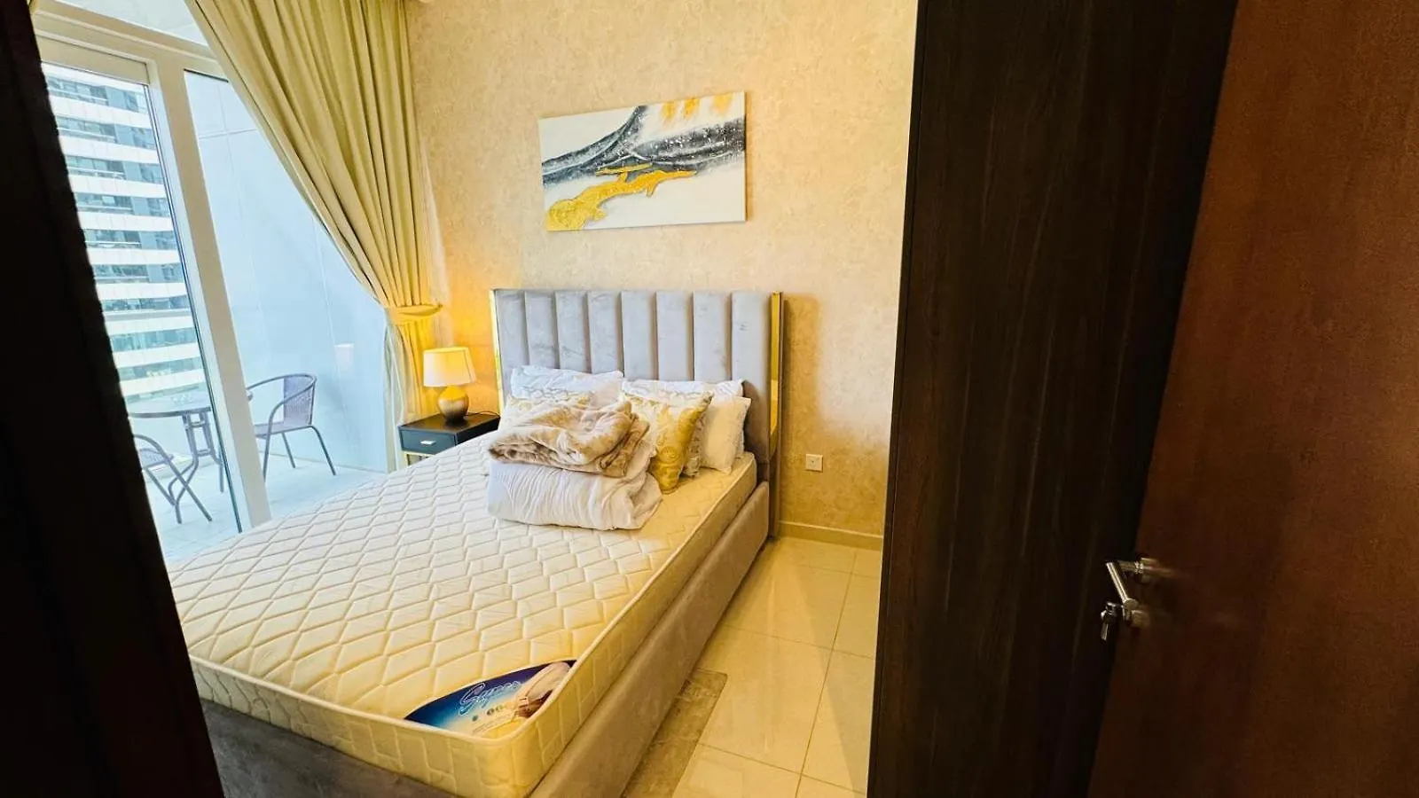 Beautiful Apartment In Damac Reva Residence With Balcony In A Vibrant Area Of Central Downtown Dubaj