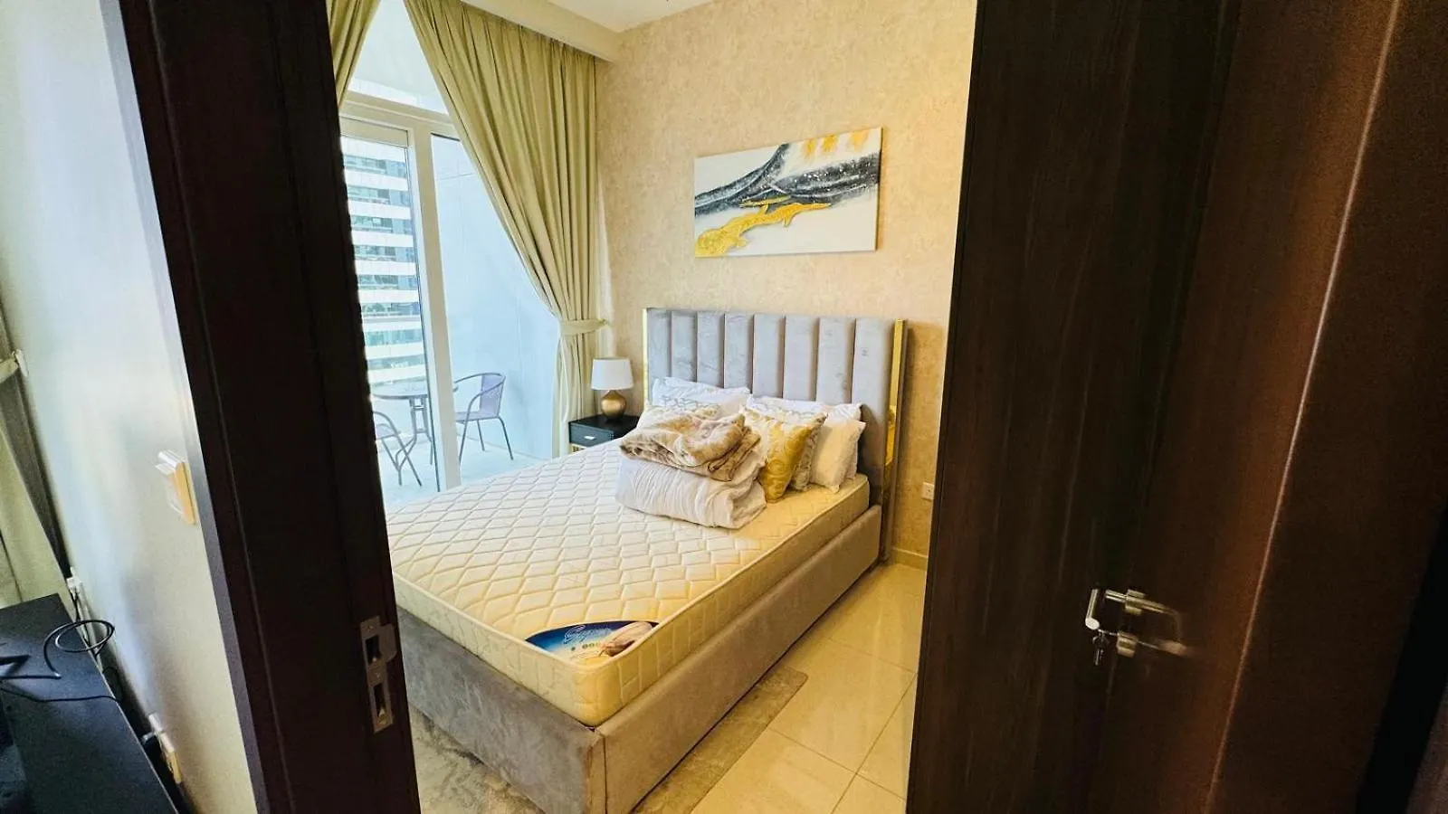 Beautiful Apartment In Damac Reva Residence With Balcony In A Vibrant Area Of Central Downtown Dubaj