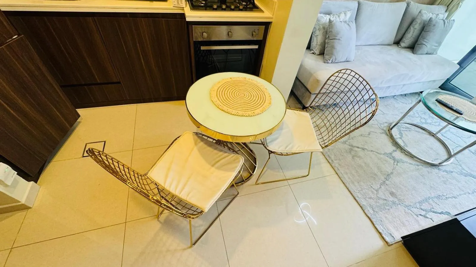 Beautiful Apartment In Damac Reva Residence With Balcony In A Vibrant Area Of Central Downtown Dubaj