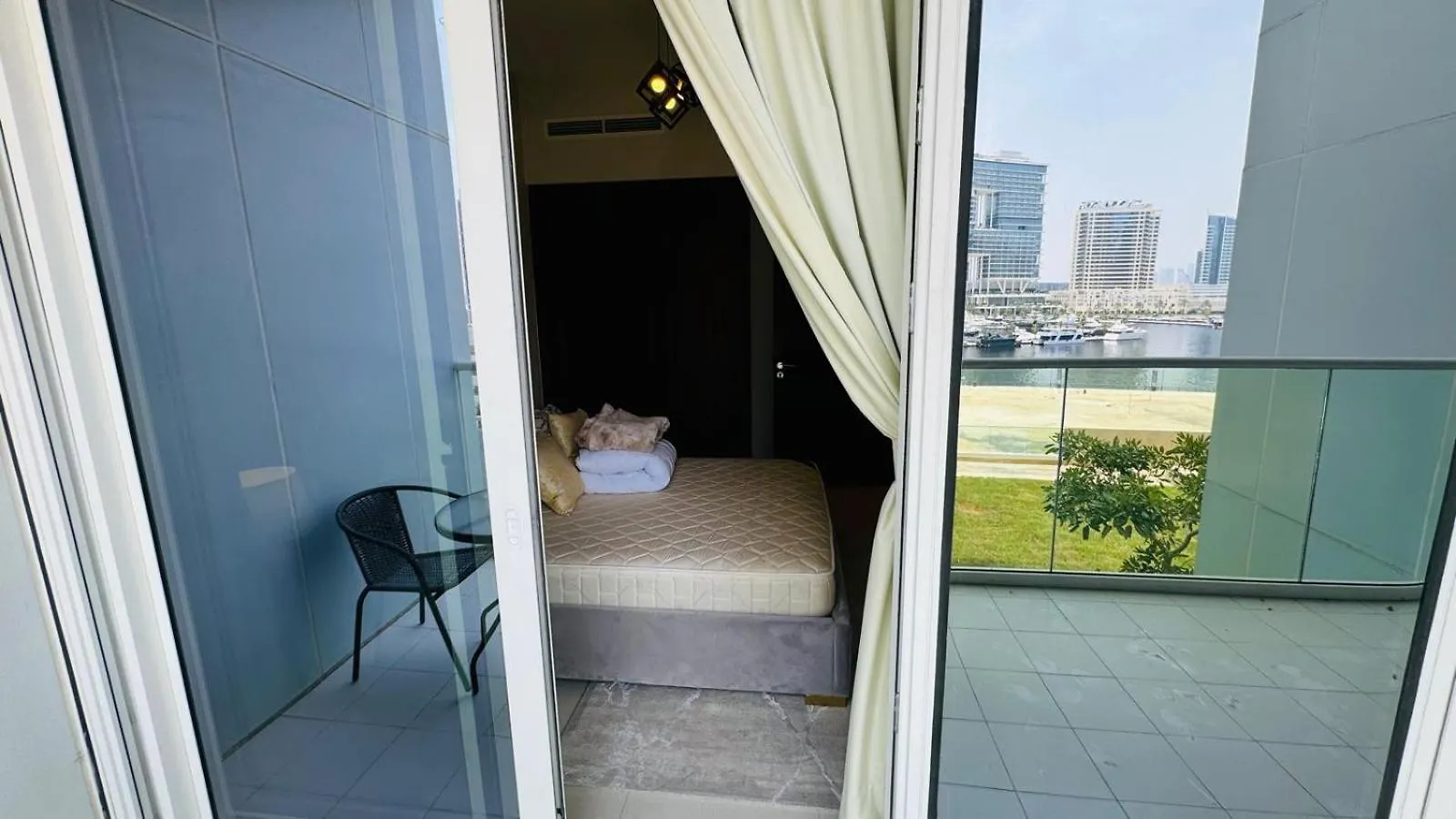 Beautiful Apartment In Damac Reva Residence With Balcony In A Vibrant Area Of Central Downtown Dubaj
