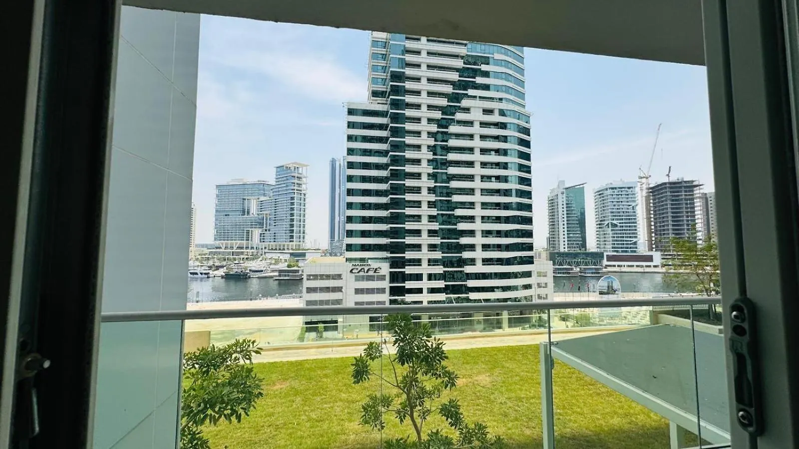 Beautiful Apartment In Damac Reva Residence With Balcony In A Vibrant Area Of Central Downtown Dubaj 0*,