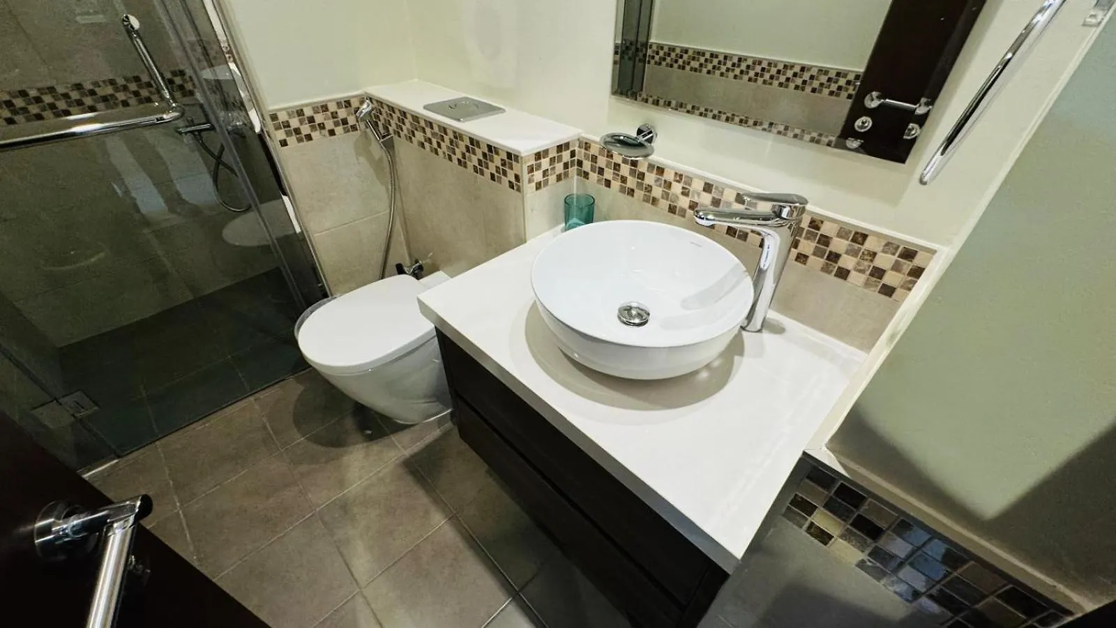 Beautiful Apartment In Damac Reva Residence With Balcony In A Vibrant Area Of Central Downtown Dubaj