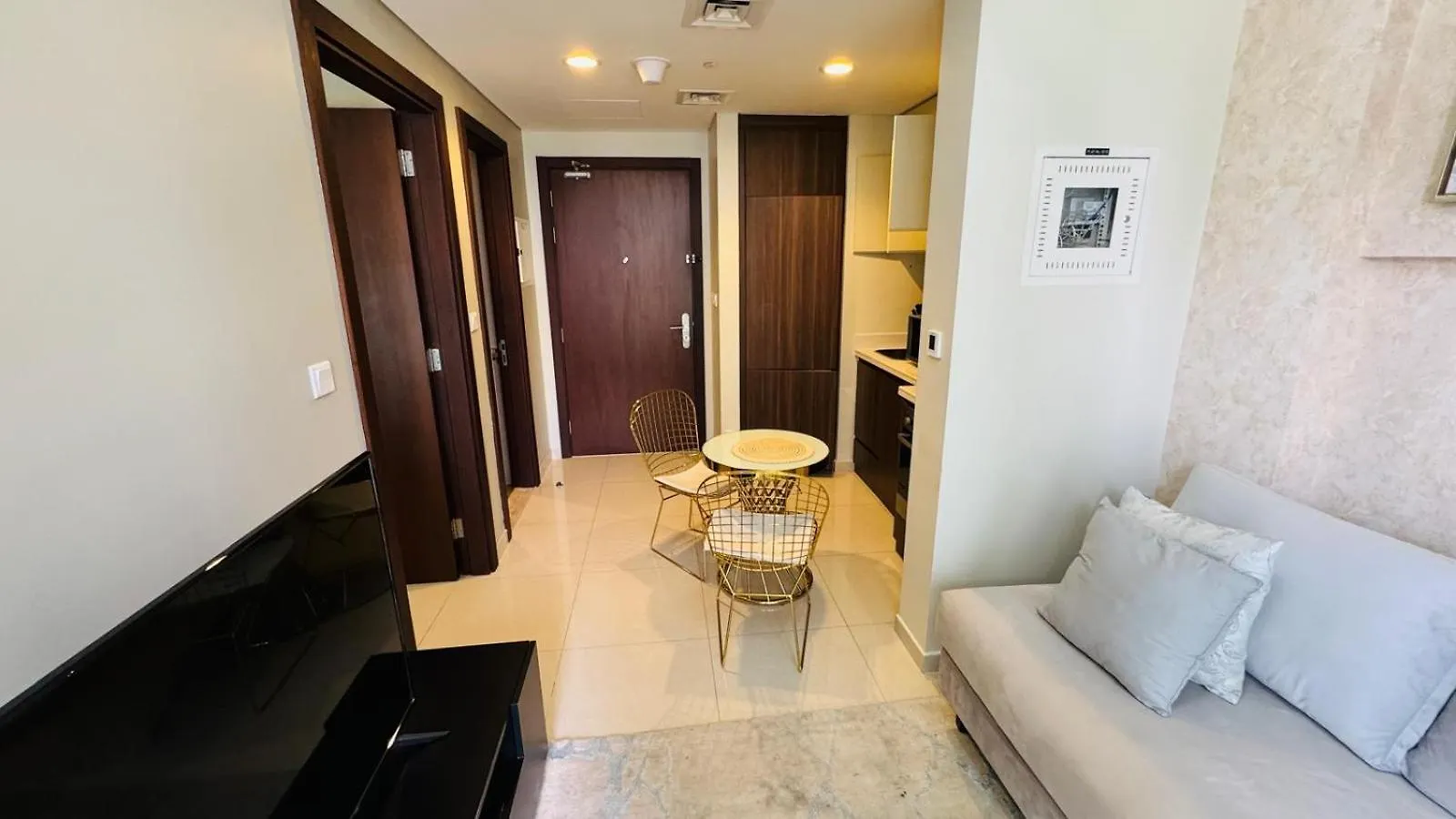 Beautiful Apartment In Damac Reva Residence With Balcony In A Vibrant Area Of Central Downtown Dubaj