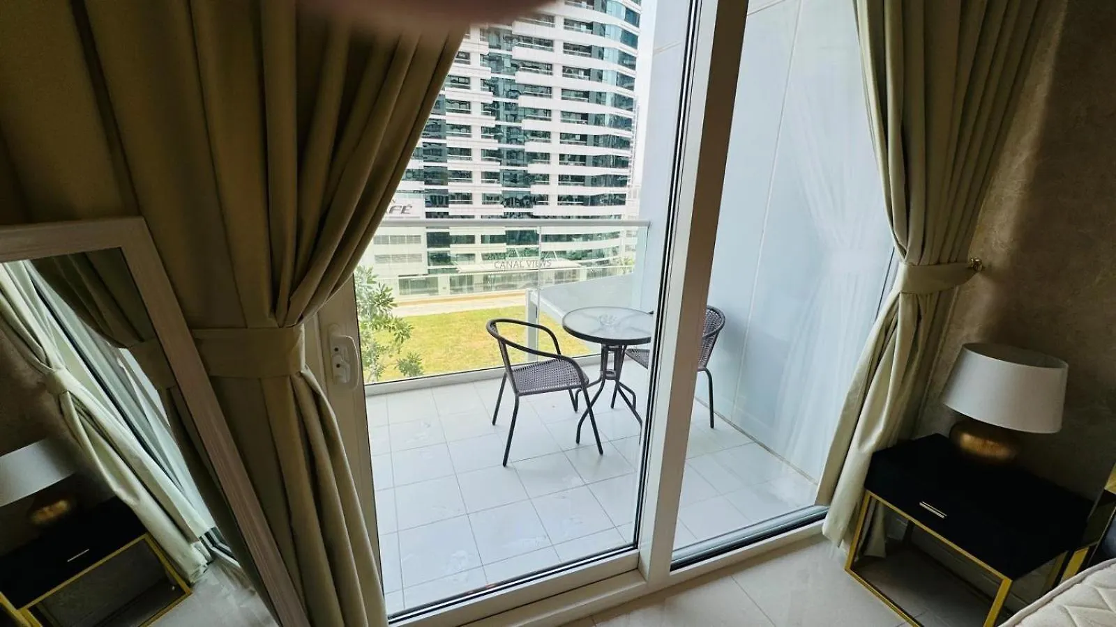 Beautiful Apartment In Damac Reva Residence With Balcony In A Vibrant Area Of Central Downtown Dubaj
